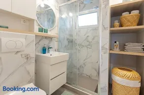 JesLiving Hvar - Elegant 2 Bedroom Apartment near the Sea in Historic Center of Hvar Town - Image 3