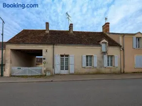 Maison de plain-pied en Brenne avec cour close, Wifi et proche de Châteauroux et étang de pêche - Image 1