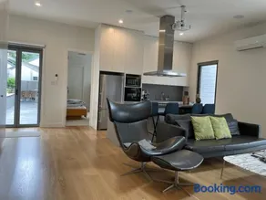 Paradise Country Living Executive Suite - Image 1
