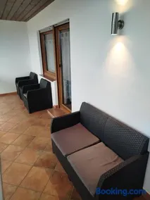 Geräumige Ferienwohnung mit Doppelbetten, Bad, Küche und Balkon - Image 2