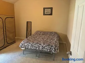 Trunks up! Spacious home ready for a fun time! - Image 2