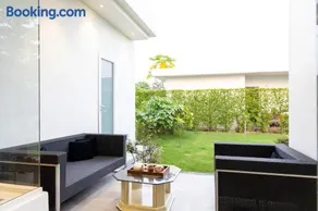 The Gardenias X Tulip Cottage - Image 3