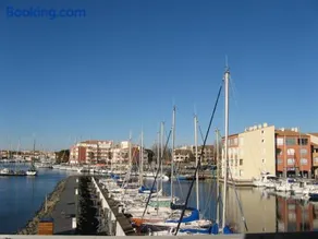 T2 50M2 BELLE VUE CALME CENTRE PORT PARKING - Image 1