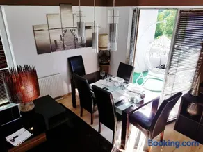 Warsaw King Size Apartment - Image 1