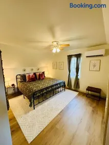 Serenade Cottage in the Country - Image 2
