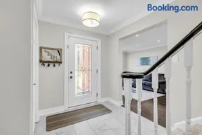 Modern 4BR Family Home with Pool in Whitby - Image 3