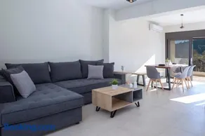Amelie's Luxe Apartments - Image 2