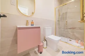 Luxury Boutique Suites Near City Centre - Image 3