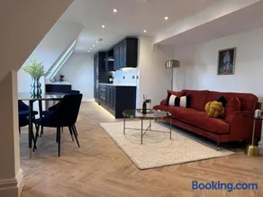 Elegant 2 bed Penthouse in Leyburn - Image 5