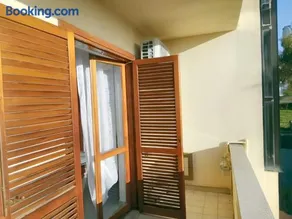 Charming Apartment in Vibo Valentia with Terrace, 60 m² - Image 1