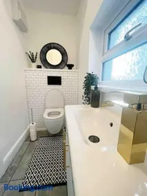 The Baglan Bungalow M4 Access in 1 min - Image 5