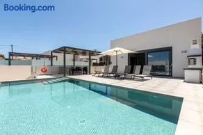 Sage Villa by Vintage Travel - Image 3