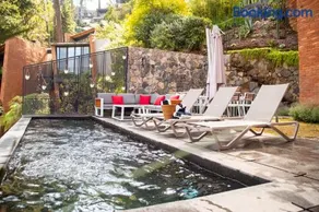 Chimenea, alberca climatizada y jacuzzi con vista al lago - Image 2