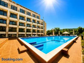 White Rock Castle Apartments - Pool & SPA - Image 1