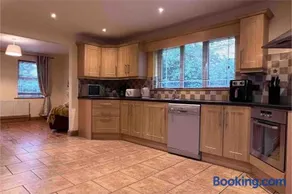 Home in Foxford, 8 Guests - Image 4