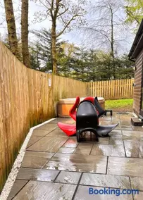 Primrose 15-Kaowood-Hot Tub-Pet friendly-Tenby - Image 1