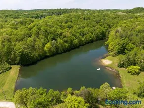 Lakefront with Lake Access•Hot Tub•Firepit•Pets - Image 2