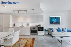 Stylish 1BD Condo in Miami - Tennis & Sauna - Image 1