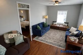 Sycamore House - 4 Bedroom Vineyard Retreat Near KC - Image 3