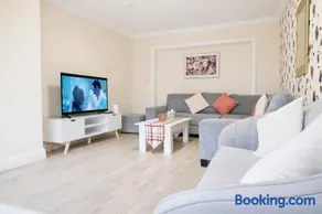 Modern Home Slough Heathrow Pinewood Parking - Image 4