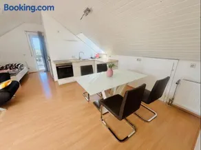 Bright attic apartment in Frauenland Hubland near university - Image 2