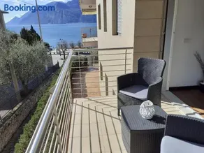 Lake View Apartment - Image 2