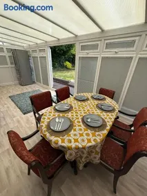 Spacious 3 bed house garden & parking sleeps 5 - Image 4