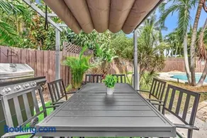 Sunny Days Getaway, 5BD Heated Pool Family Home! - Image 2
