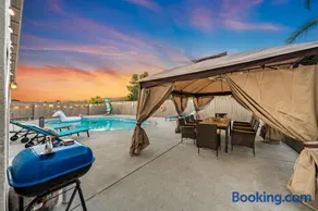 Entire Private Home with 4 Bedrooms 2 Bathrooms Garage, Pool, King Bed, Gated Yard in Rancho Penasquitos, Available Now - Image 3