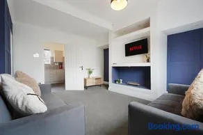 Work Friendly 3 Bed House with Sofa Beds that Sleeps 7 - Image 3
