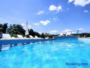 Sunshine Holiday Home - Image 2