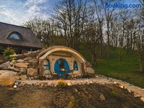 Nook Hill - Image 1