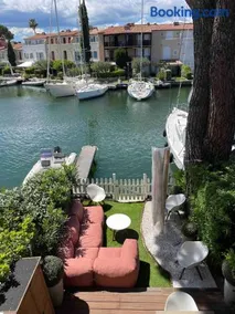 Maison du Bonheur Newly renovated house, private garden and 12x4m mooring - Image 1