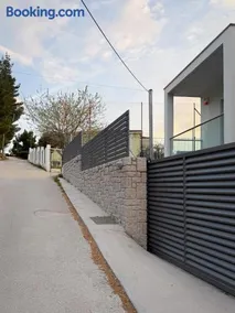 AG Rodon, Seaview Apartment - Image 2