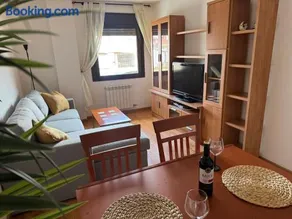 Apartamento nuevo con garaje - Image 1
