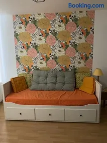 Le fleuri ensoleillé de Guzet - Image 1