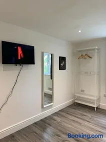 Stratford Park Inn - Image 2