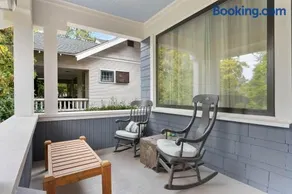3BR Home Large Kitchen Mins To DwnTwn - Image 5