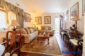 Peaceful 3BR Garden Cottage - Long Island Escape - Image 2