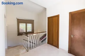 Luxury 4BR Villa - Benahavis Hills & Country Club - Image 2
