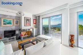 luxurious house near the sea - Image 1