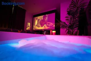 Suites Sensorielles - Love Room Spa - Jacuzzi - Sauna - Cinéma - Image 2