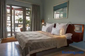 Rosedene Lodge - All solar, all aircon with pool and garden - Image 4