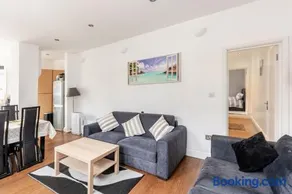 Clapham Common Sleeps 10 Free Parking for 4 Cars and Vans 2 Bed 2 Bath 5 min to Metro Zone 2 - Image 4