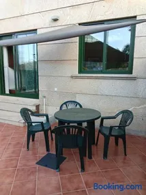 Apartamento con terraza y piscina - Image 3