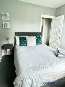 Cosy Seaside Home - Image 4