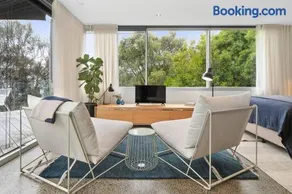 Modern Studio with sweeping views - Image 3