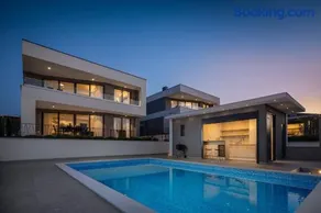 HADRIE LUXURY RESORT AND VILLAS ROVA b - Image 2