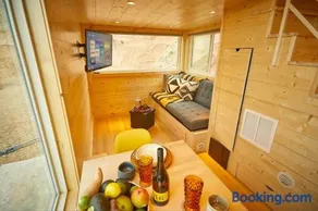 Bougie TinyHome w View & Hot Tub near Hot Springs - Image 3
