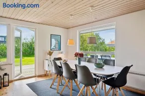 Beautiful 6-Person Holiday Home With Spa Near The Beach Perfect For Relaxation - Image 3